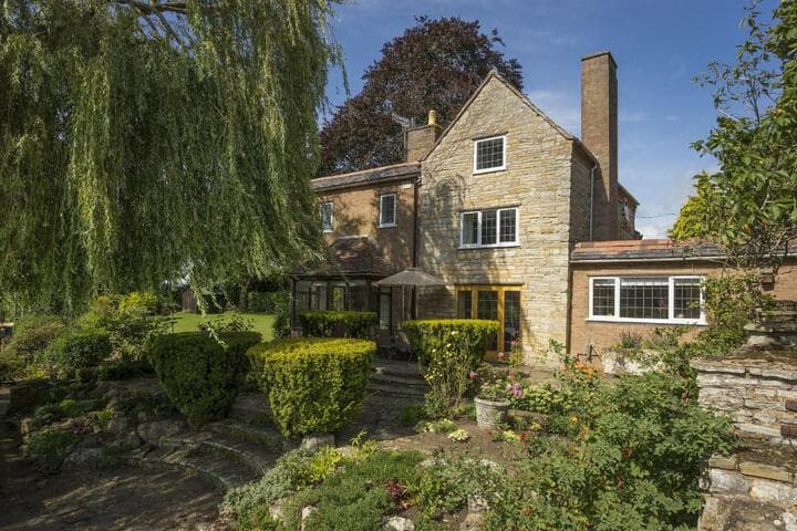 Riverside House photo 1