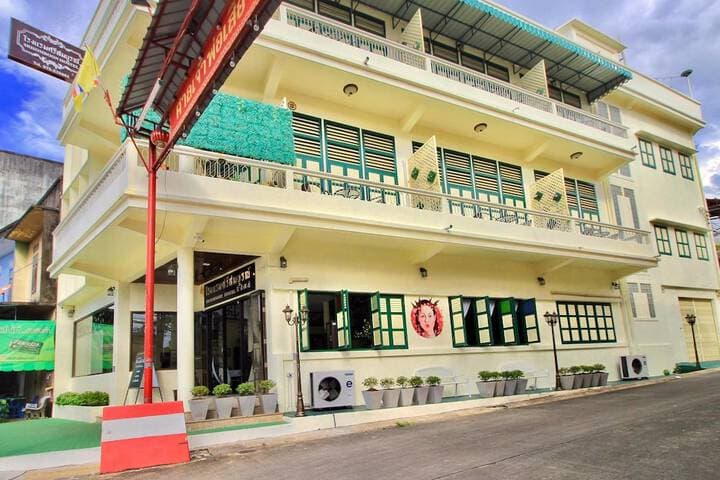 Srisomboon Hostel photo 4