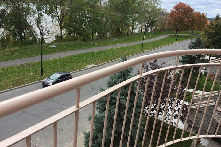Cozy water front Montreal photo 3