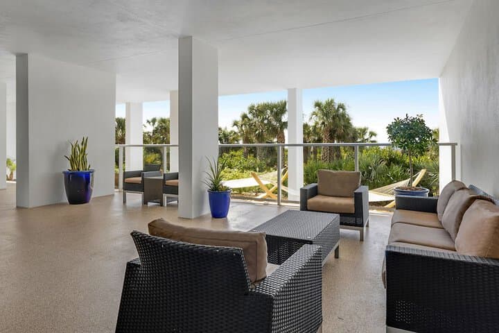 Marriotts Crystal Shores photo 3