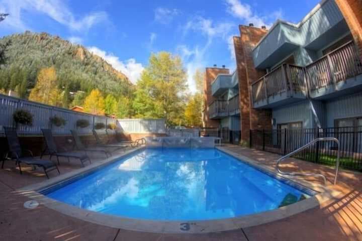 Shadow Mountain Lodge photo 3