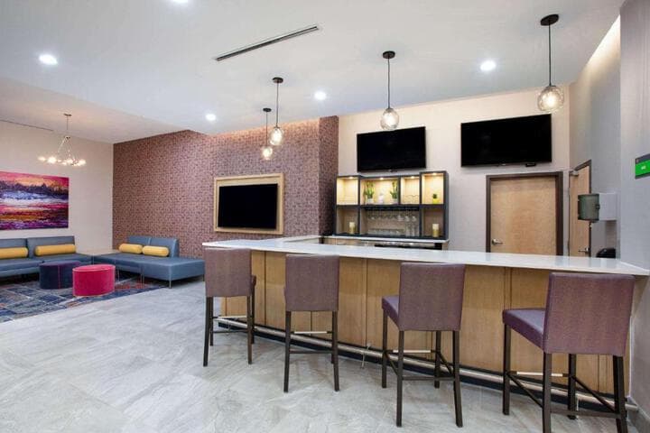 La Quinta Inn & Suites by Wyndham Manassas VA Dulles Airport photo 5
