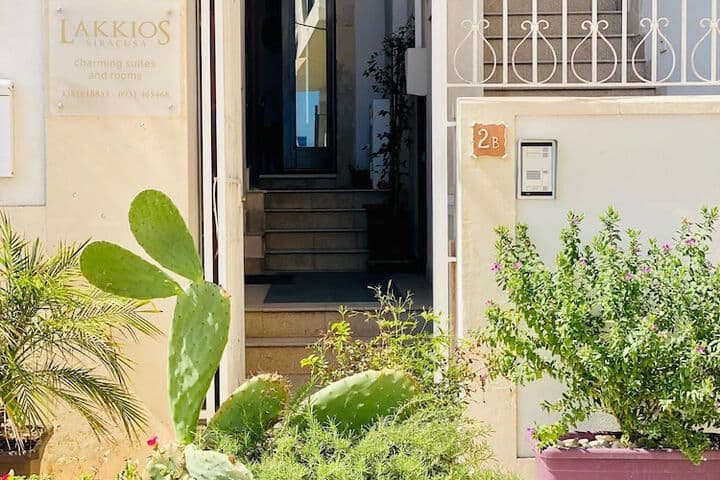 Lakkios photo 3