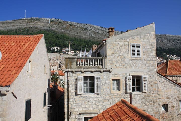 Celenga Apartments with free offsite parking photo 2