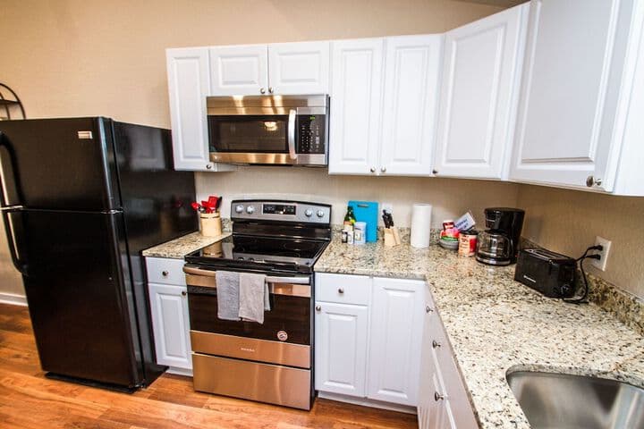 One Bedroom Apartment Near Downtown With Sleeper photo 4
