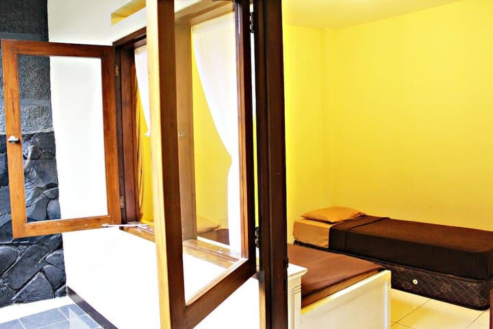 De Orange Pasteur Guest House by HouseinBandung photo 3