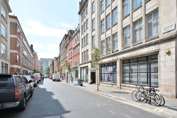 Oxford Street Apartments photo 2