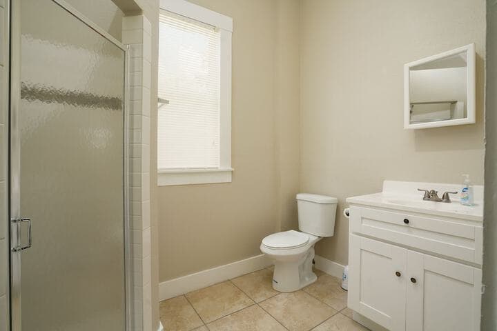 Amazing Fully Fenced Home Only 5 Mins From Downtown photo 5