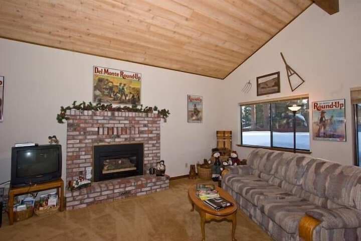 2485 Tepee Ct. photo 3