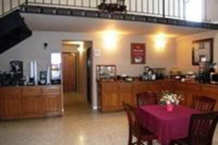 OYO Hotel Lebanon MO I-44 photo 4