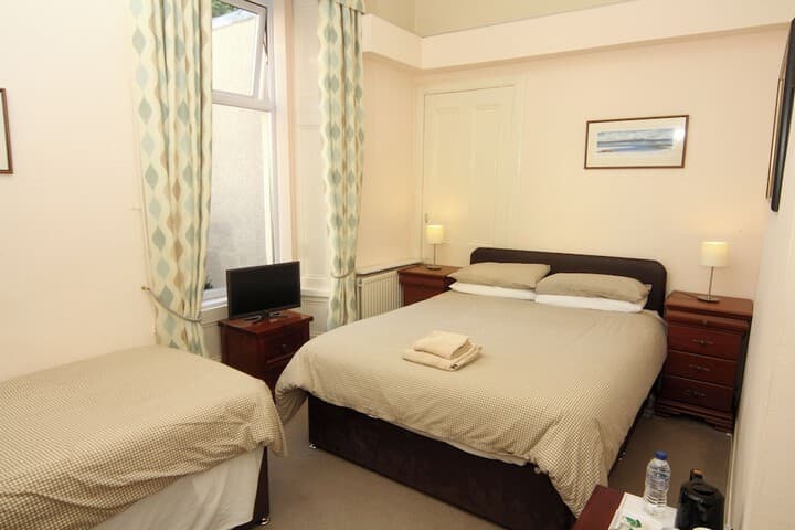 Dean Park Guest House photo 4