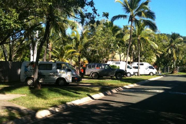 Base Airlie Beach Resort Hostel photo 3