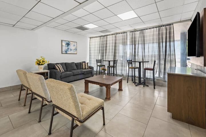 Suburban Studios Fairborn - Dayton photo 3