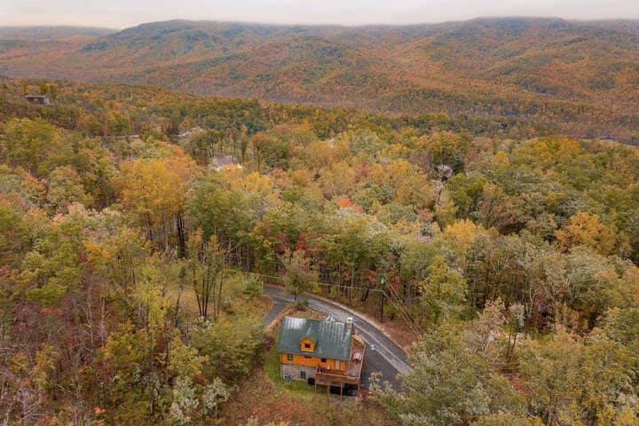 Lone Wolf Lodge by Jackson Mountain Rentals photo 2
