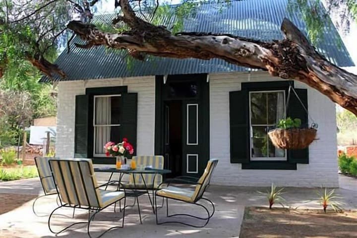 The Willow Historical Guest House photo 4