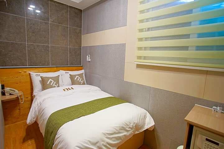 D.H Sinchon Guesthouse photo 4