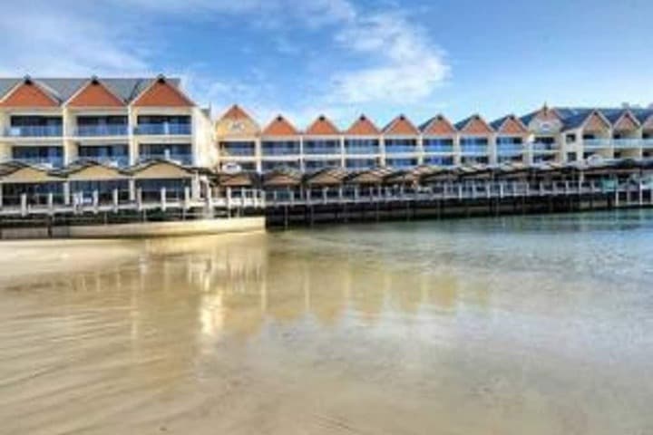 Dolphin Quay Apartments photo 3