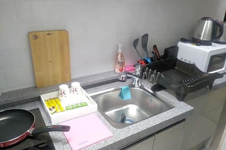 D.H Sinchon Guesthouse photo 3