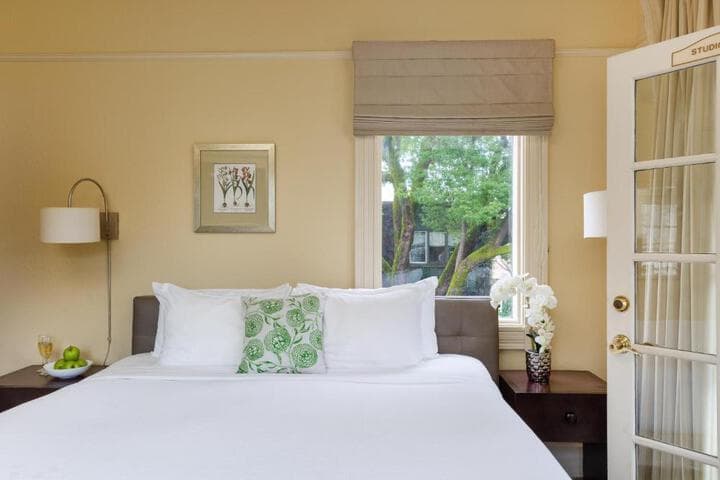 Healdsburg Inn on the Plaza a Four Sisters Inn photo 3