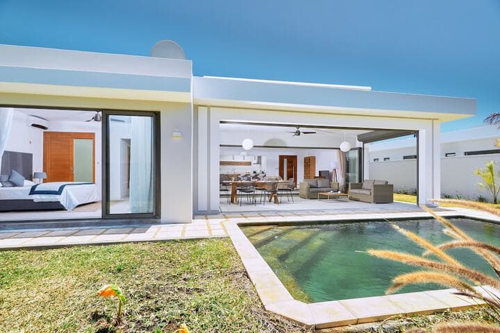 Corail Bleu Private Pool & Garden Villas by LOV photo 3
