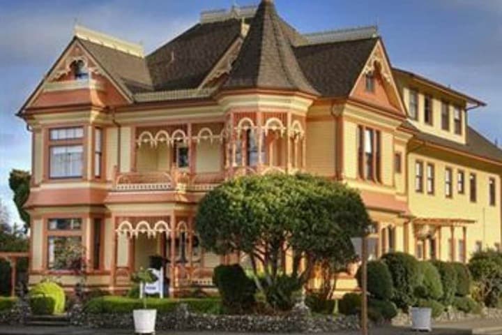 Gingerbread Mansion Inn photo 4