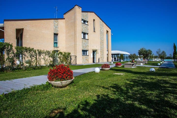 Garofano destination view