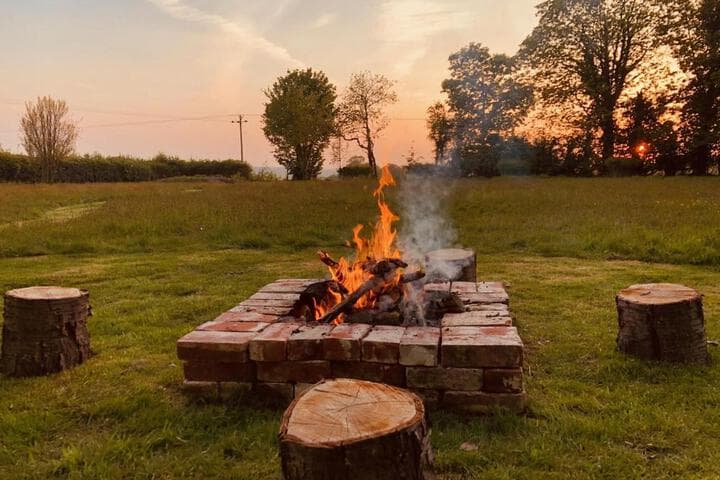 Somerleyton Meadows The Hideaway Hut & Hot Tub photo 5