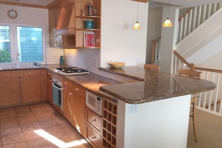 2 Bedroom Townhome 2 Mins. to the Beach photo 4