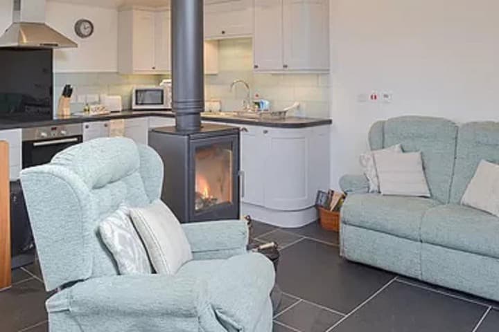 Burton Farmhouse photo 4