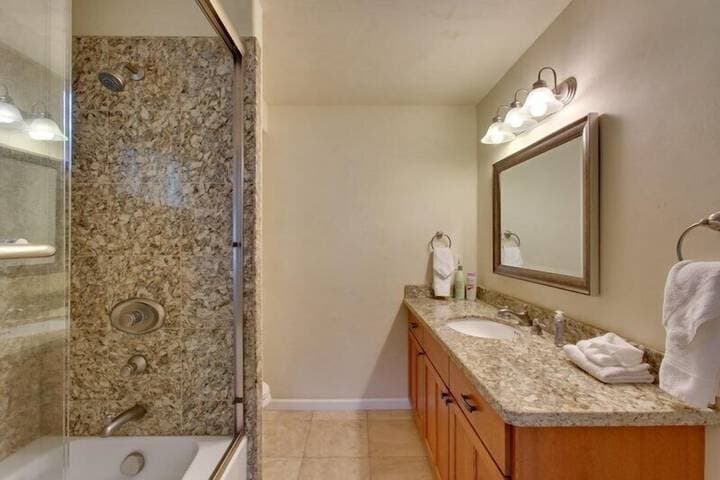 1261 Country Club Drive photo 4