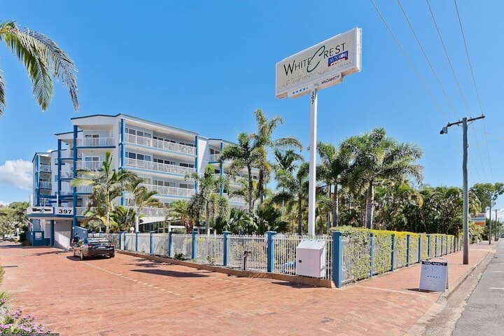 White Crest Apartments photo 2