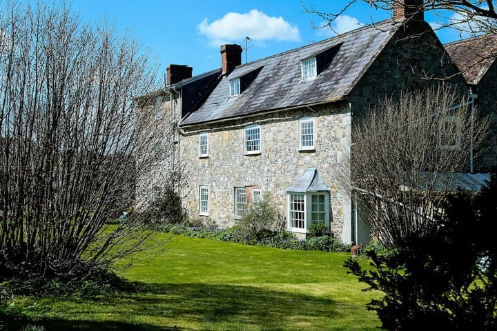 Rollestone Manor photo 3