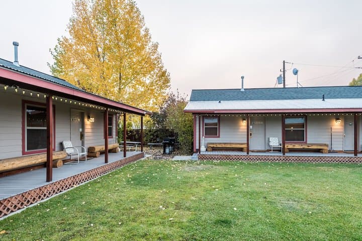 Pinedale Cozy Cabins photo 4