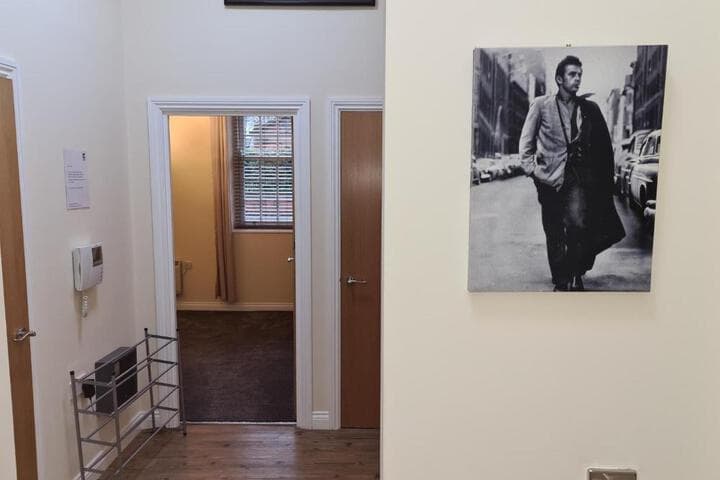 The Avenue photo 2