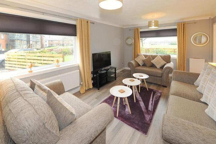 Spacious 3 bedroom house photo 2