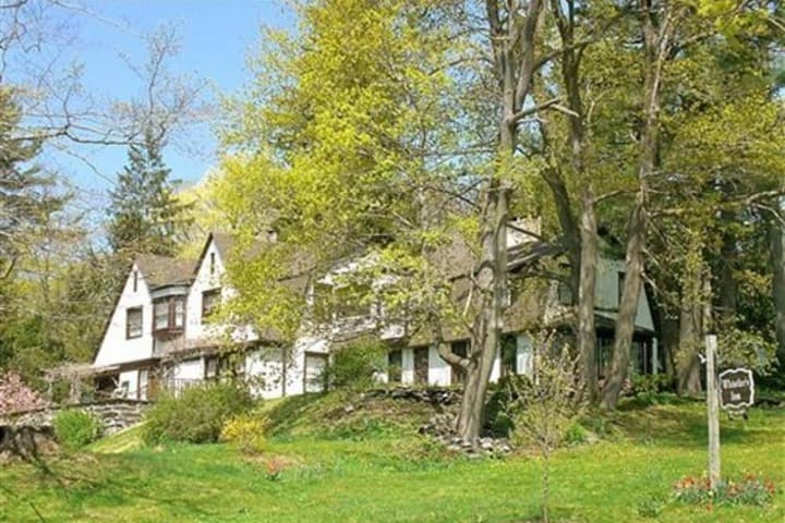 Whistlers Inn Bed & Breakfast photo 3