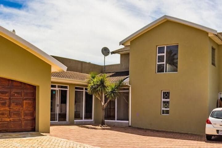 The Russel Guesthouse photo 2