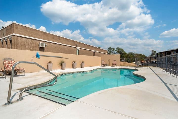 Super 8 by Wyndham Daleville / Fort Novosel photo 2