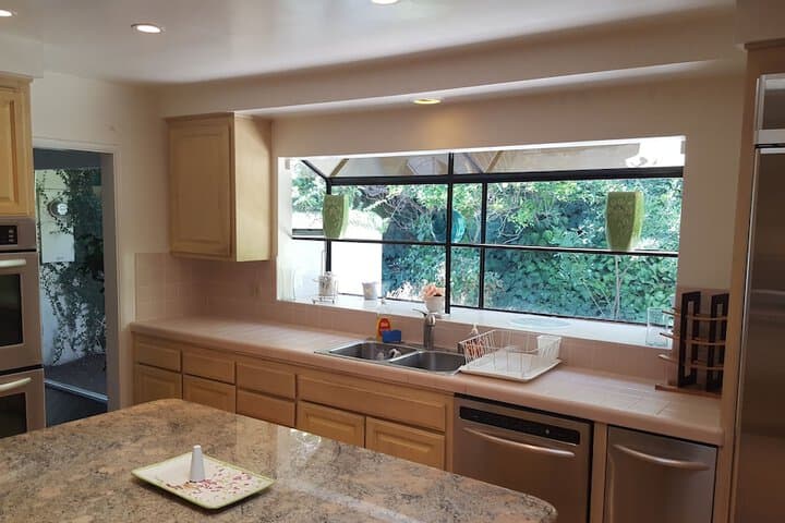 4 Bedroom Celebrity House with Pool & City View photo 5