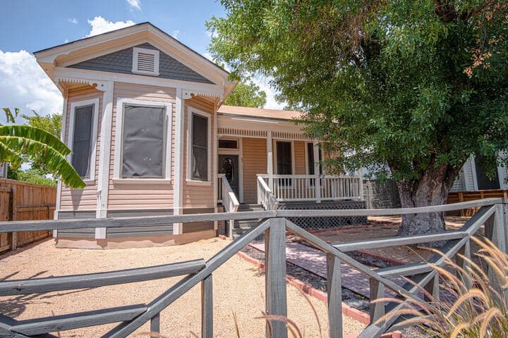 Restored Historic 2br / 1.5ba House Near Downtown photo 3