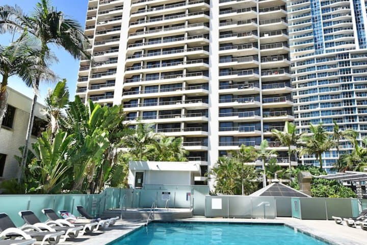 Surfers Century Oceanside Apartments photo 2