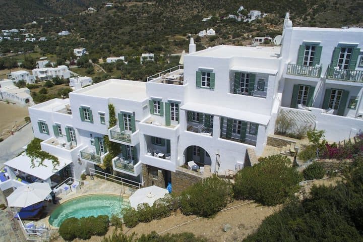 Niriedes Hotel photo 3