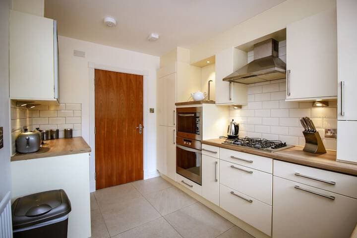 Turnberry Apartments photo 5