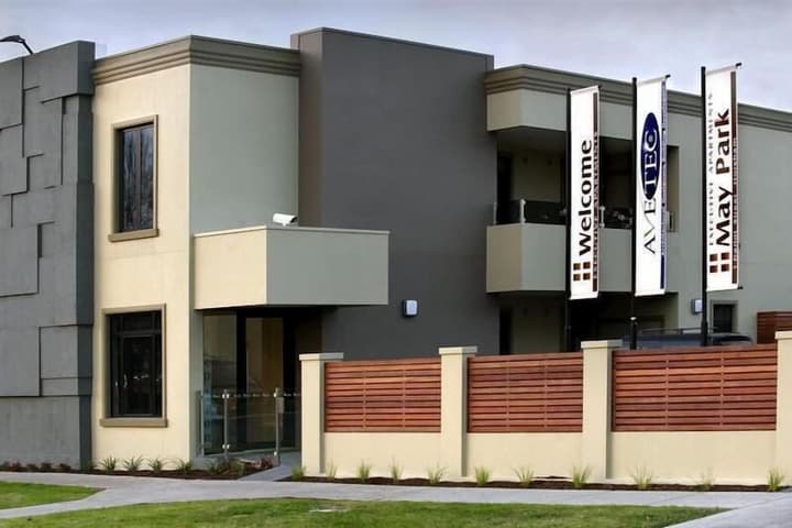 May Park Executive Apartments photo 3