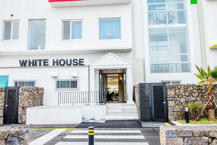 Hotel White House photo 2