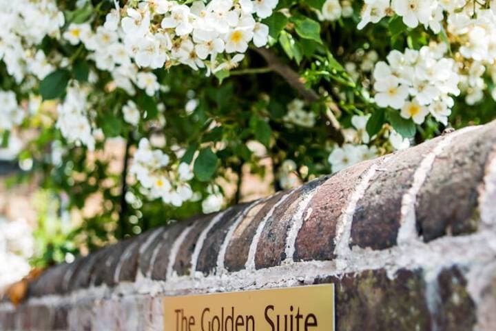 The Golden Lion Inn photo 2