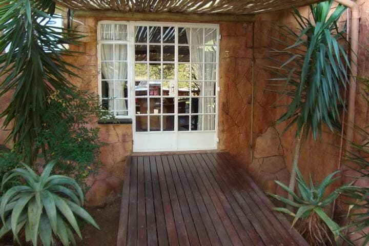 Flintstones Guest House Fourways photo 3