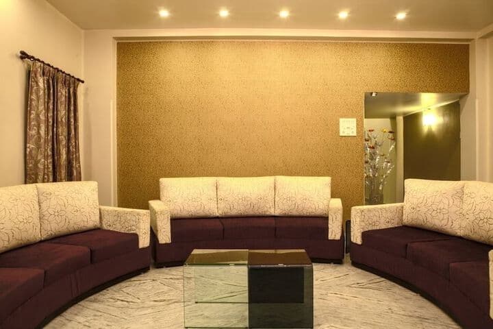 Simi International The Imperial photo 2