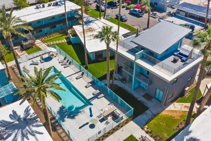 Walkable OTS Mid Century Condo Pool photo 5