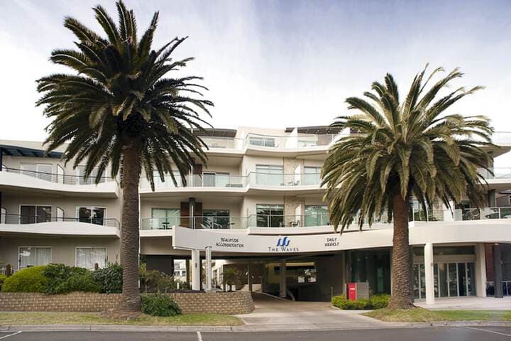 The Waves Apartments photo 2